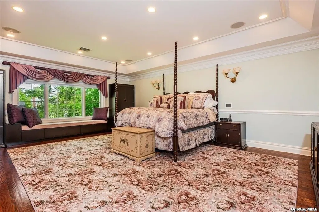 21 Hickory Drive Great Neck NY 11021