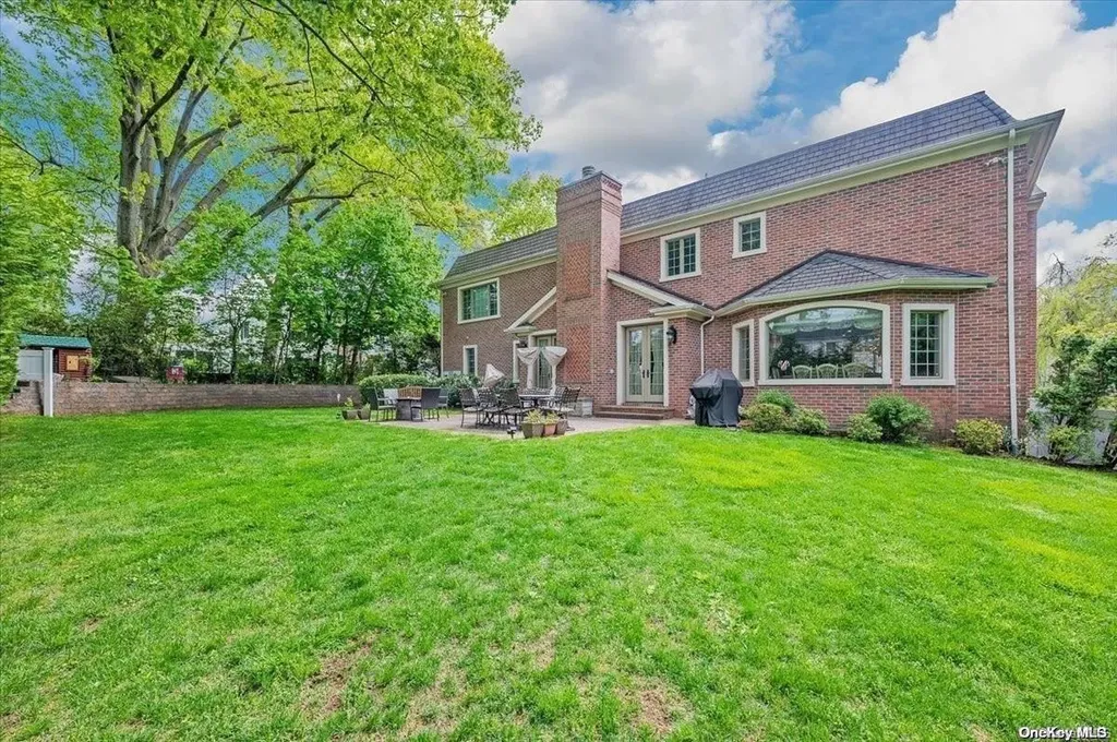 21 Hickory Drive Great Neck NY 11021