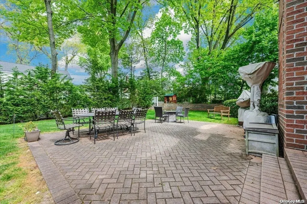 21 Hickory Drive Great Neck NY 11021