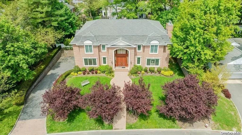 21 Hickory Drive Great Neck NY 11021