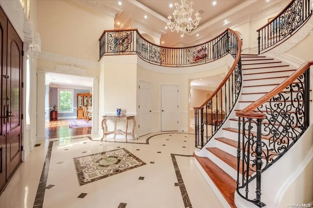 21 Hickory Drive Great Neck NY 11021