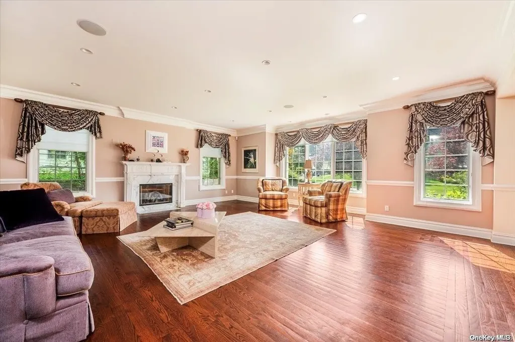 21 Hickory Drive Great Neck NY 11021