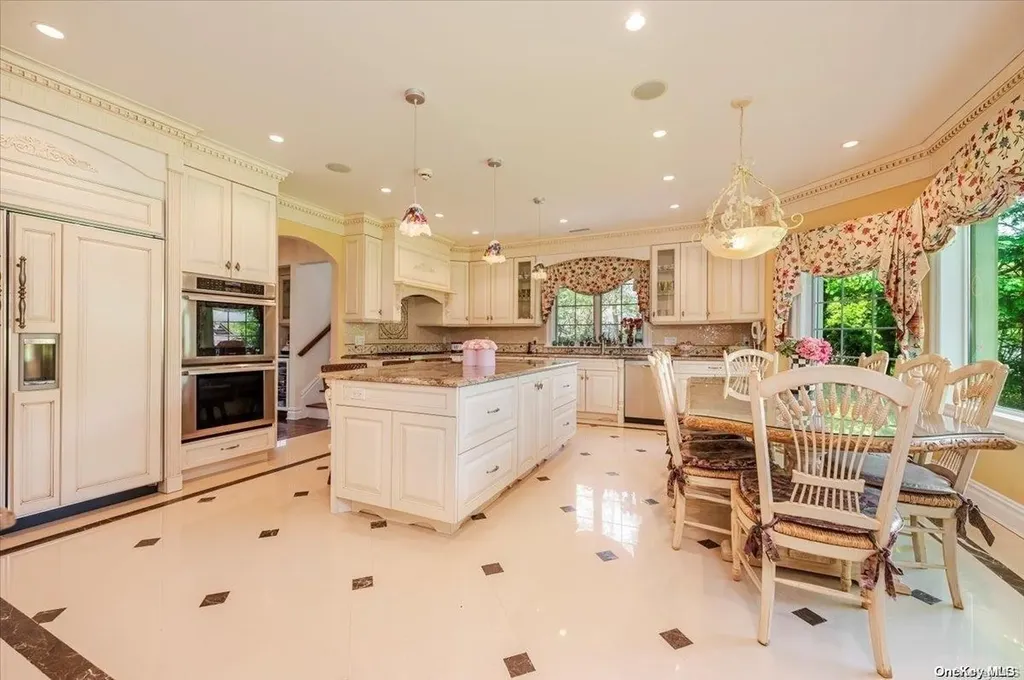 21 Hickory Drive Great Neck NY 11021