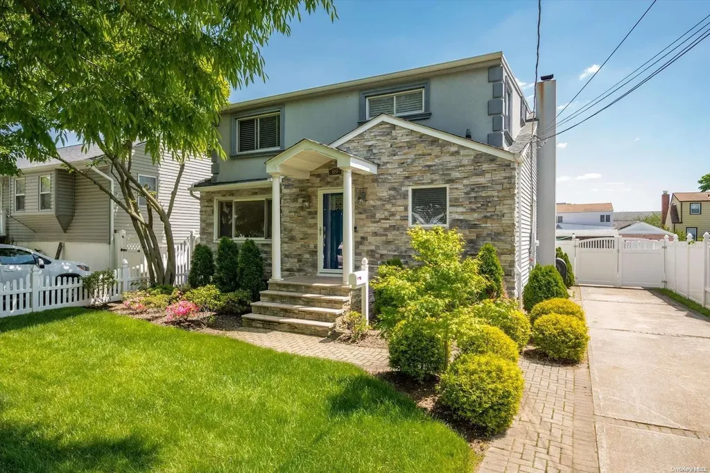 89 S Bay Avenue Freeport NY 11520