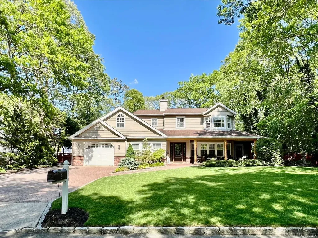 9 Club House Lane Manorville NY 11949