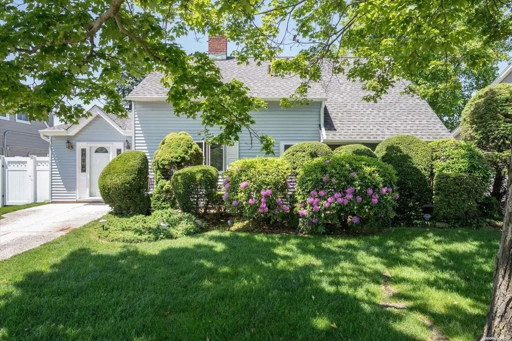 25 Skylark Lane Levittown NY 11756