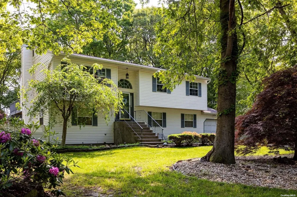 17 Eastbourne Crescent East Patchogue NY 11772