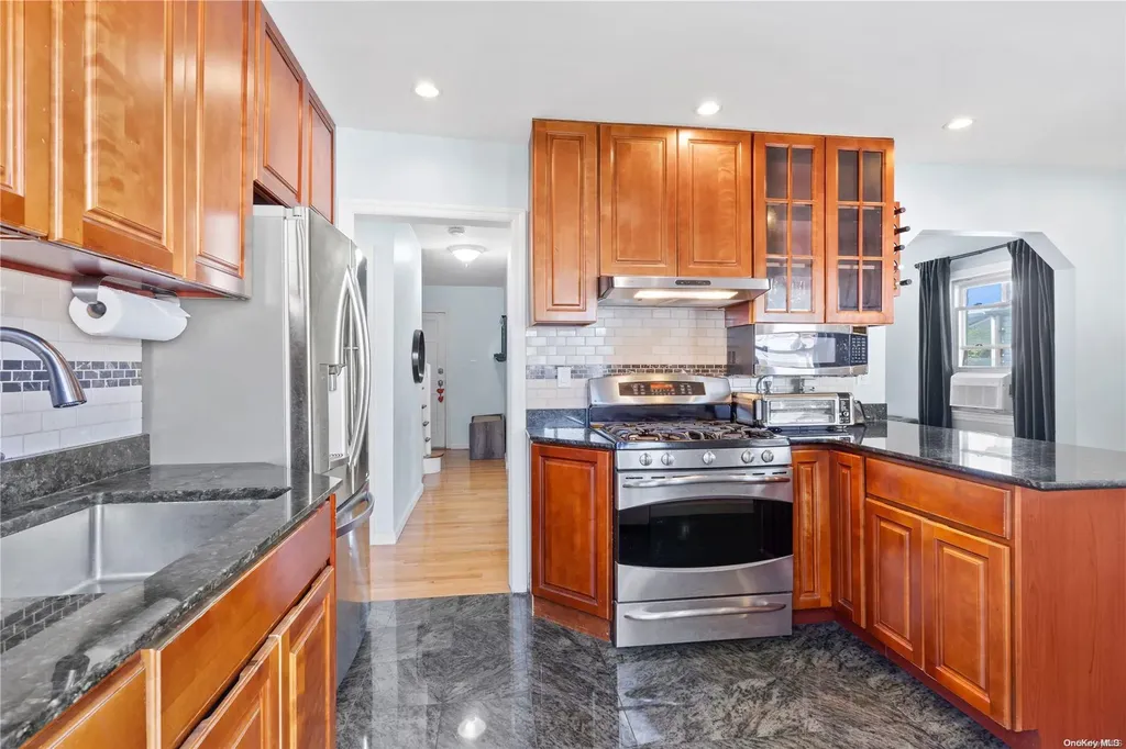 402 Wilson Boulevard Mineola NY 11501