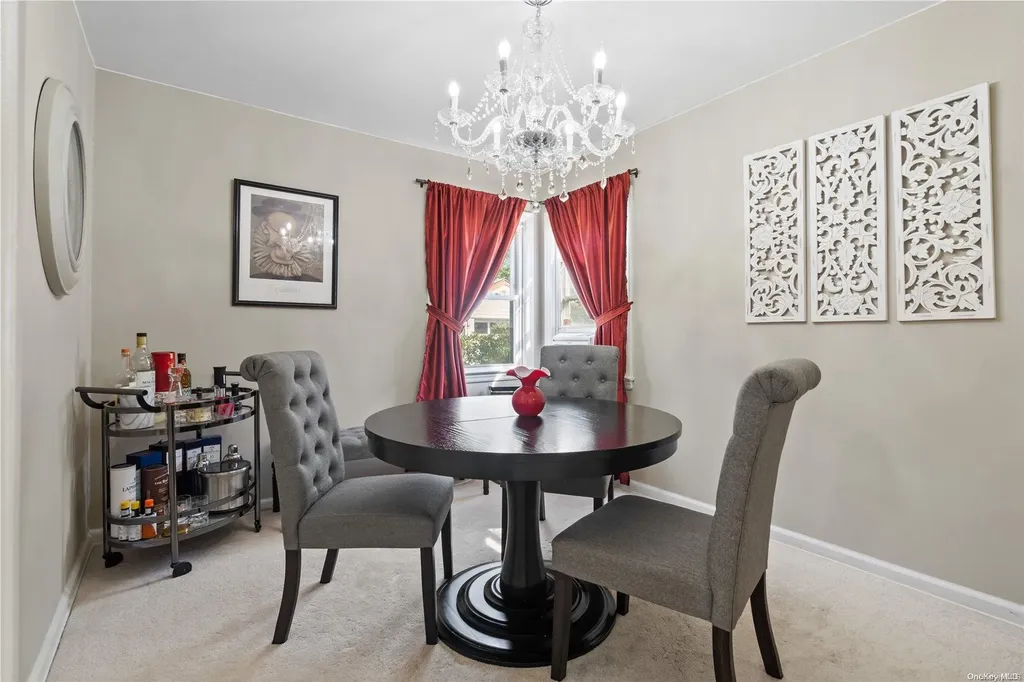 402 Wilson Boulevard Mineola NY 11501
