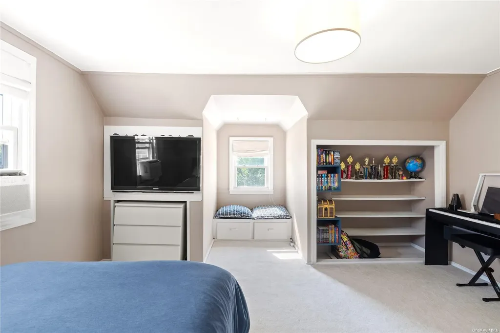 402 Wilson Boulevard Mineola NY 11501