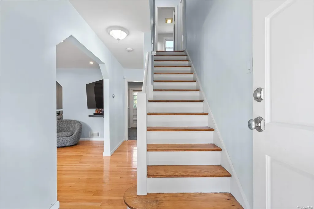 402 Wilson Boulevard Mineola NY 11501