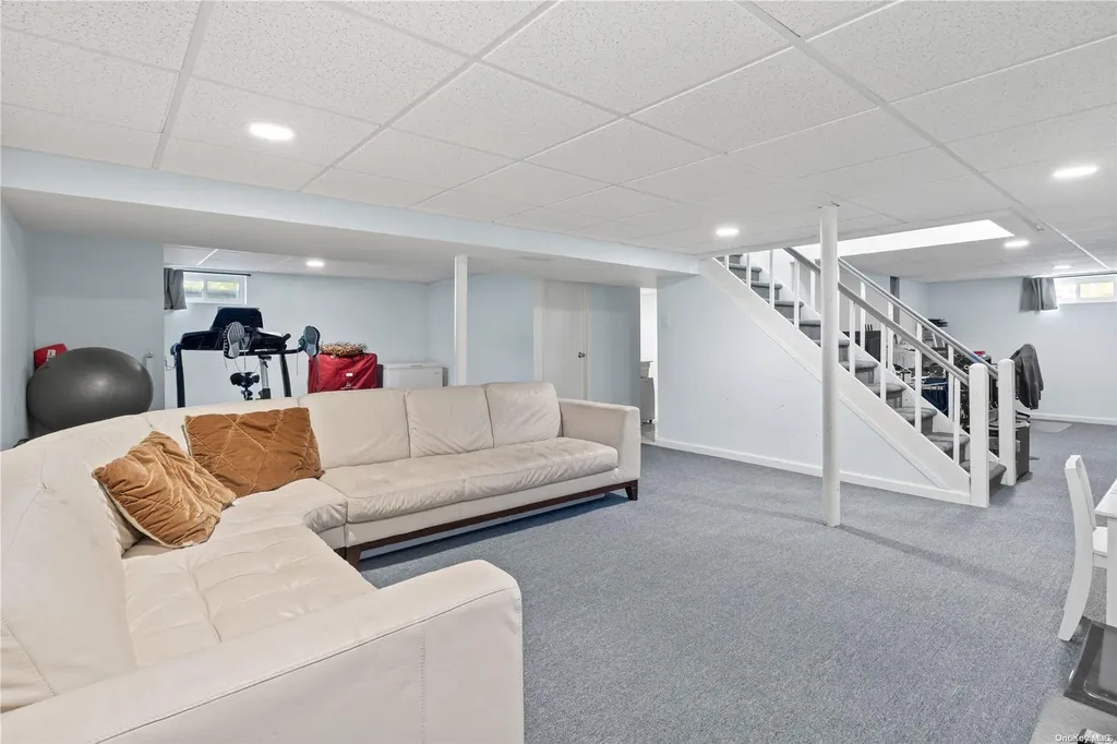 402 Wilson Boulevard Mineola NY 11501