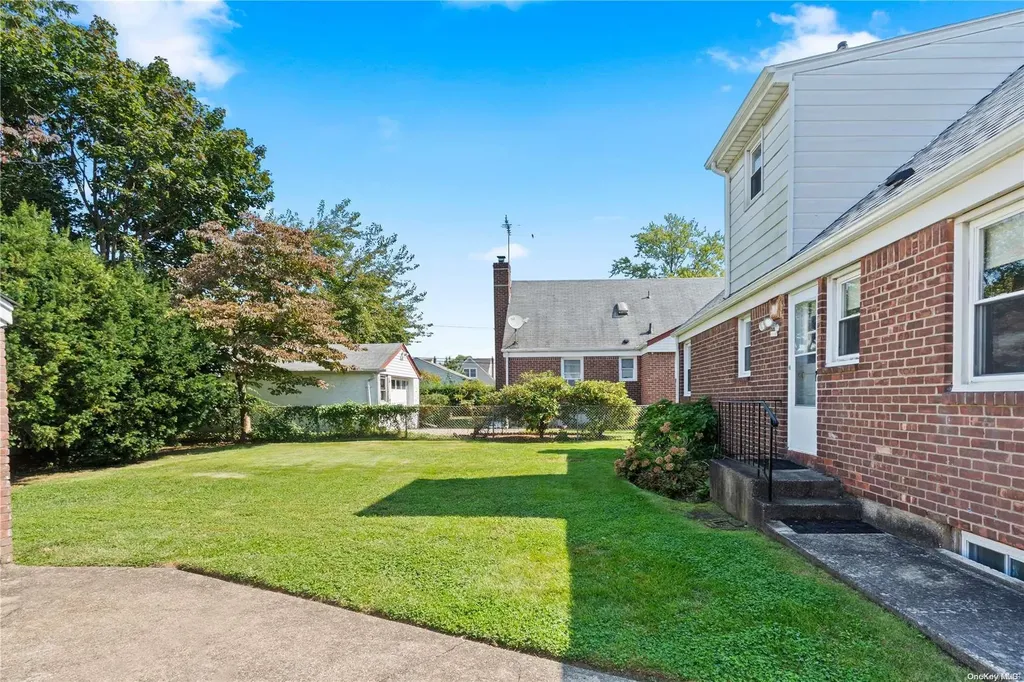 402 Wilson Boulevard Mineola NY 11501