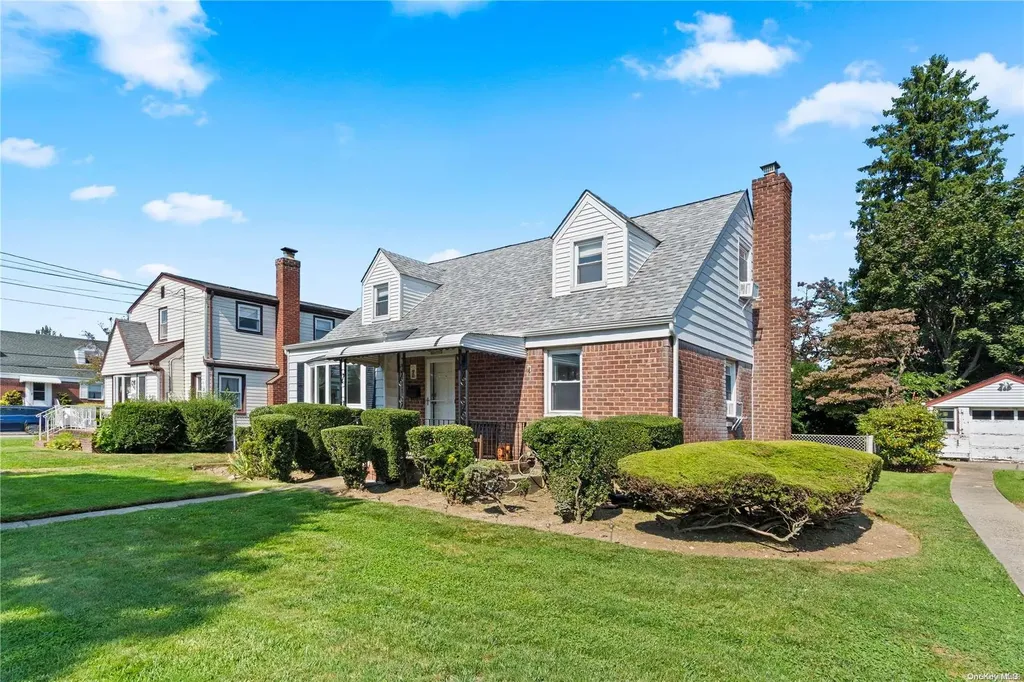 402 Wilson Boulevard Mineola NY 11501