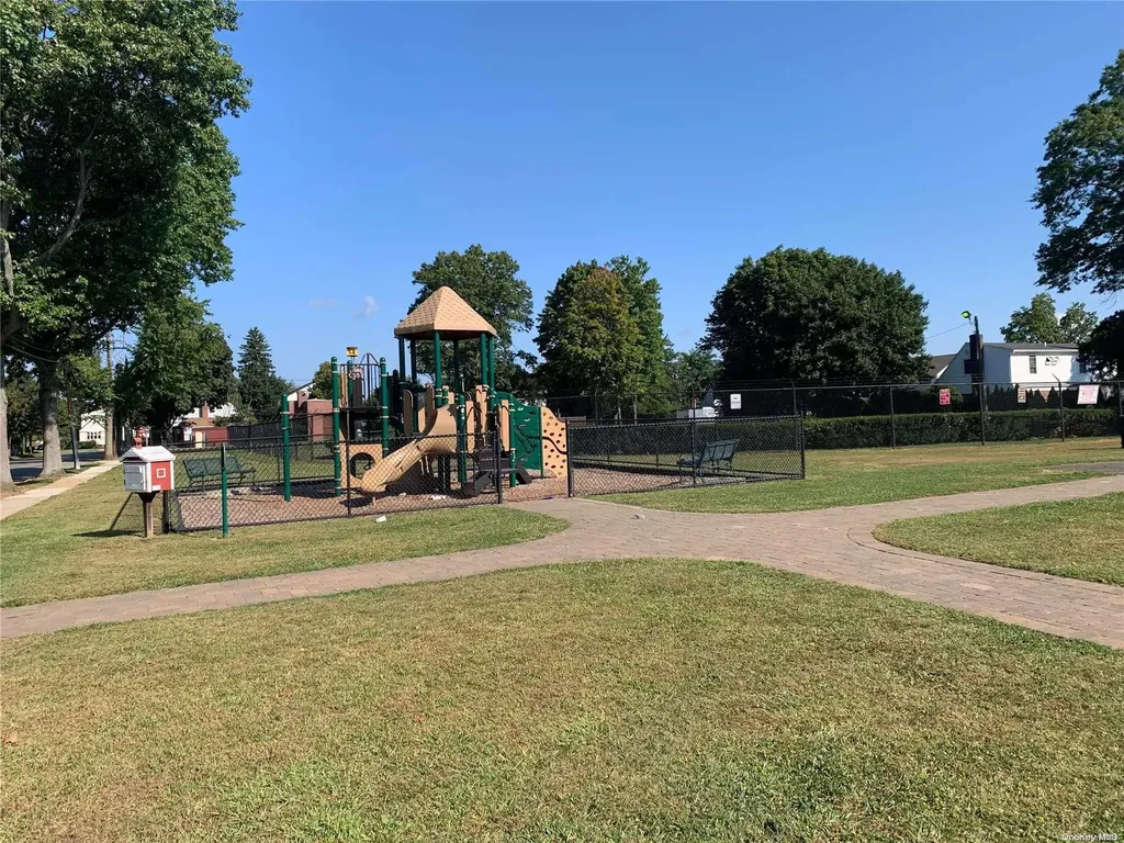 402 Wilson Boulevard Mineola NY 11501