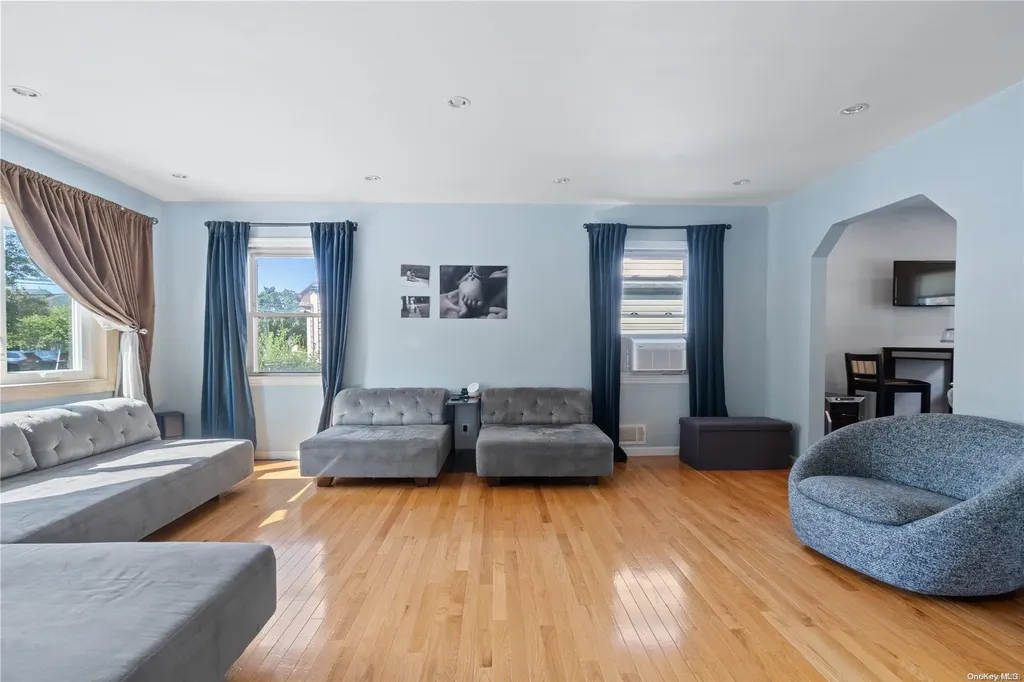 402 Wilson Boulevard Mineola NY 11501