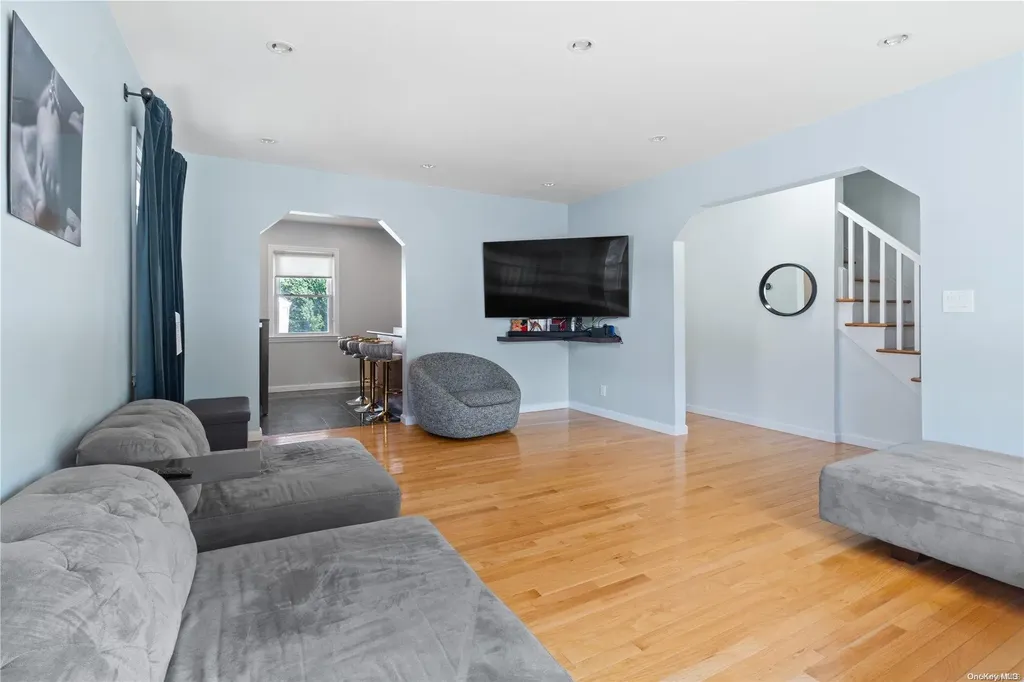 402 Wilson Boulevard Mineola NY 11501