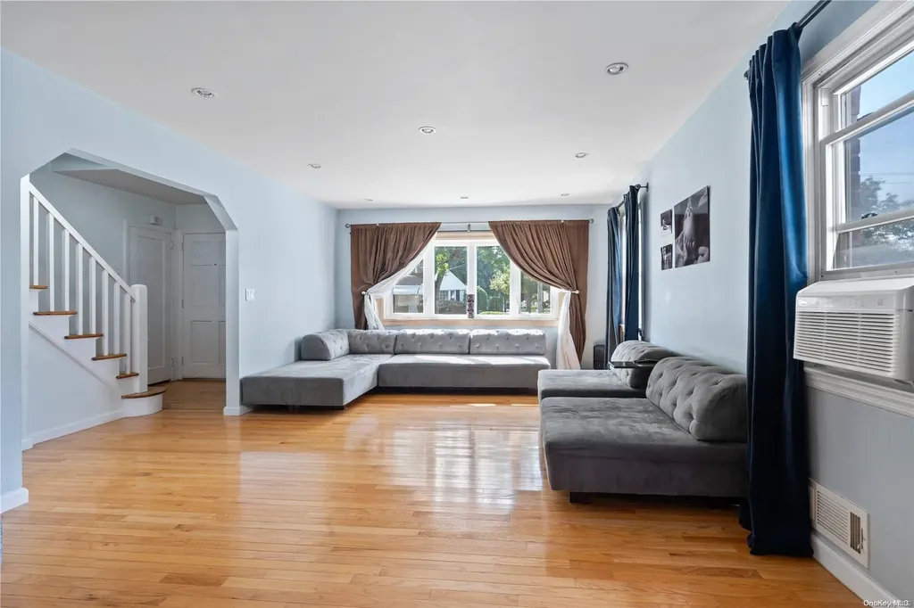 402 Wilson Boulevard Mineola NY 11501
