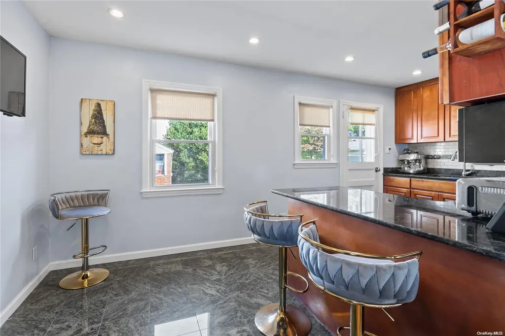 402 Wilson Boulevard Mineola NY 11501