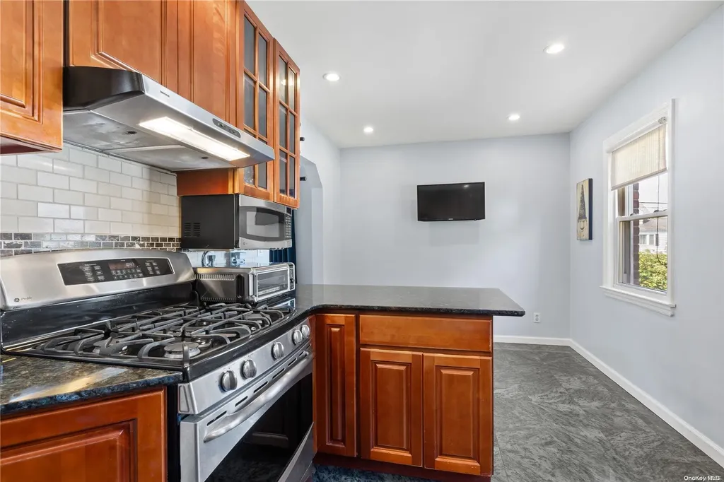 402 Wilson Boulevard Mineola NY 11501