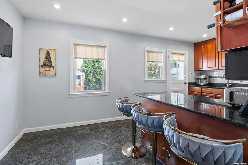 402 Wilson Boulevard Mineola NY 11501