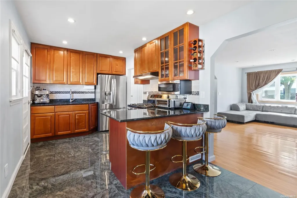 402 Wilson Boulevard Mineola NY 11501