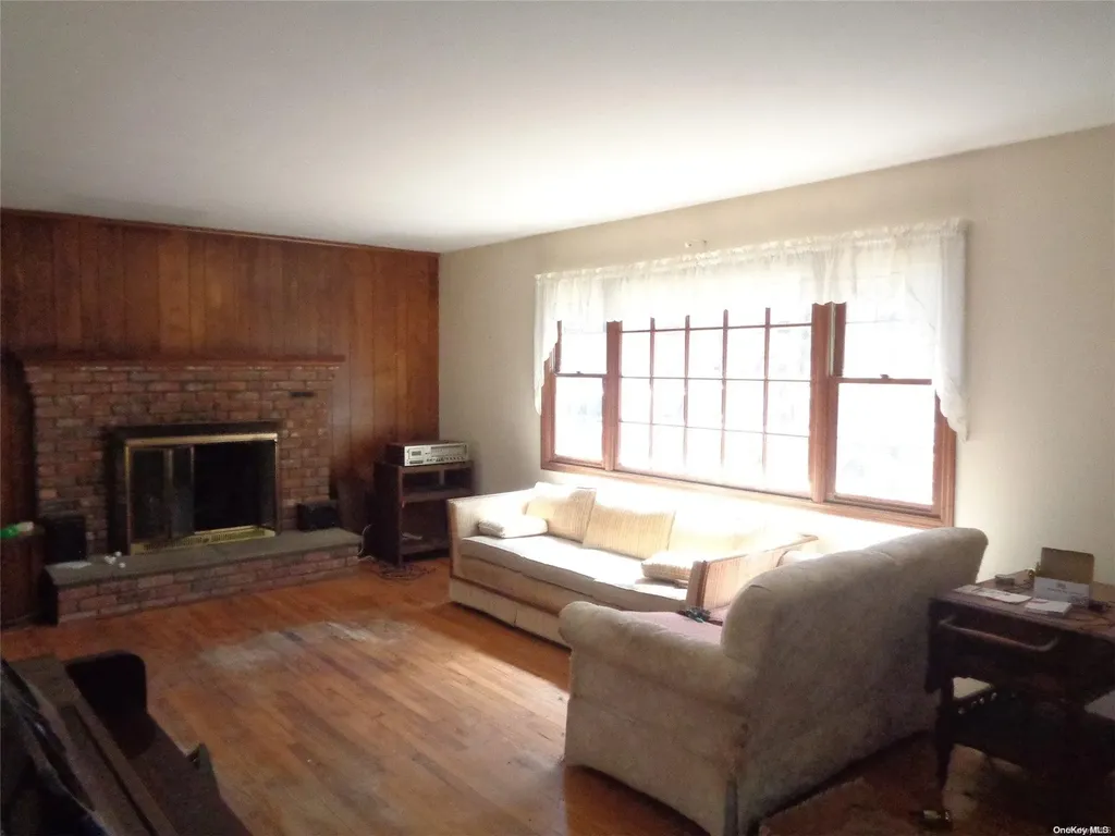 18 Howard Street Wading River NY 11792