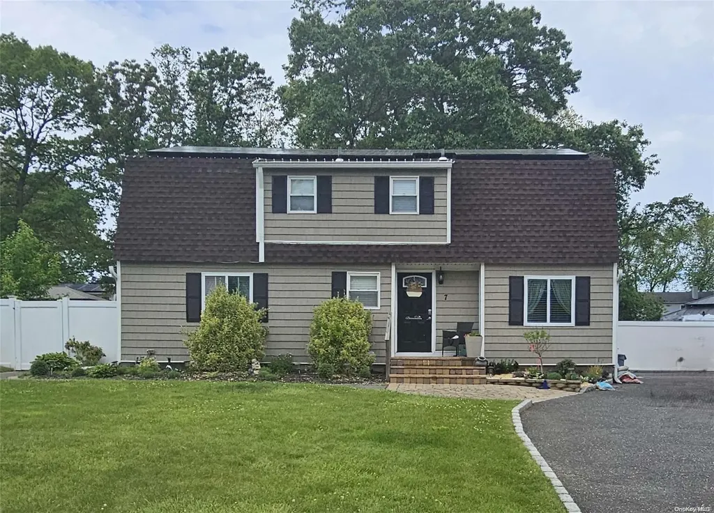 7 Albright Road Coram NY 11727