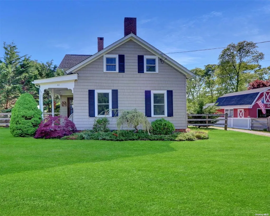 22 Pine Street Brookhaven NY 11940