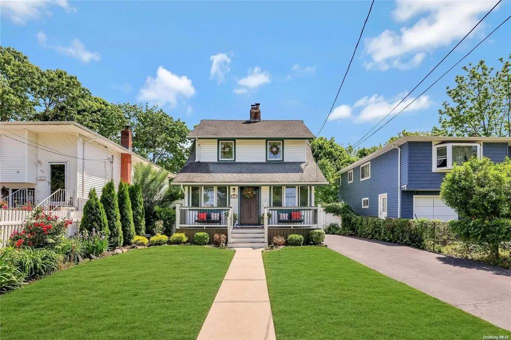 31 Vanderbilt Avenue West Babylon NY 11704