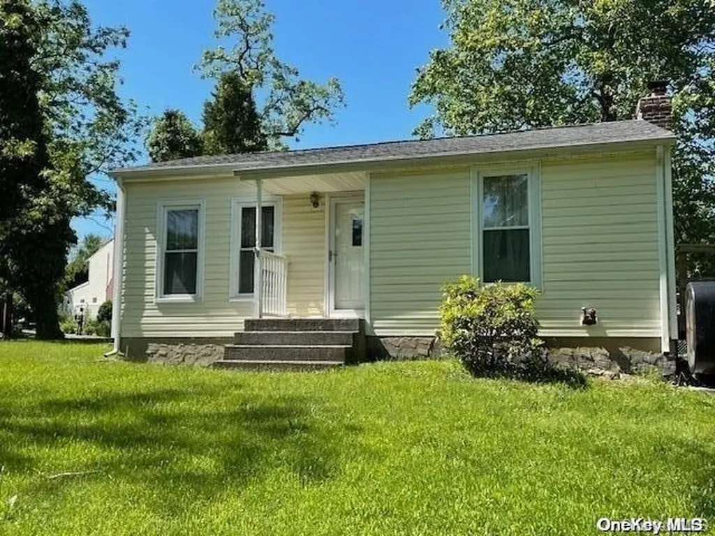 39 Lynbrook Drive Sound Beach NY 11789