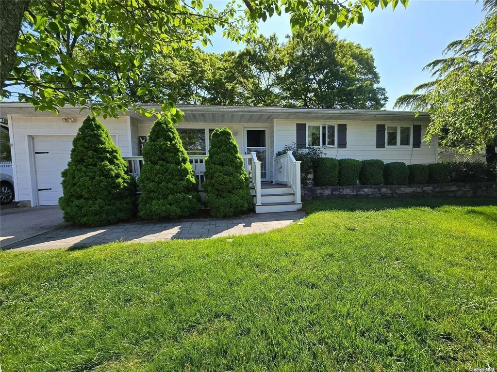91 Avenue E Holbrook NY 11741