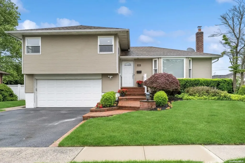 56 Shelter Hill Road Plainview NY 11803