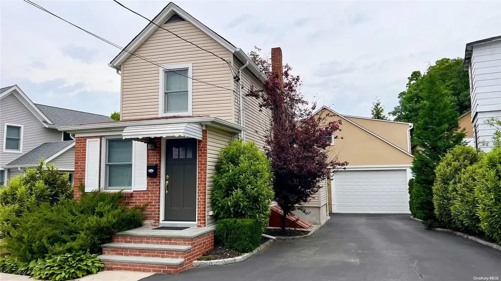 35 Irving Place Oyster Bay NY 11771