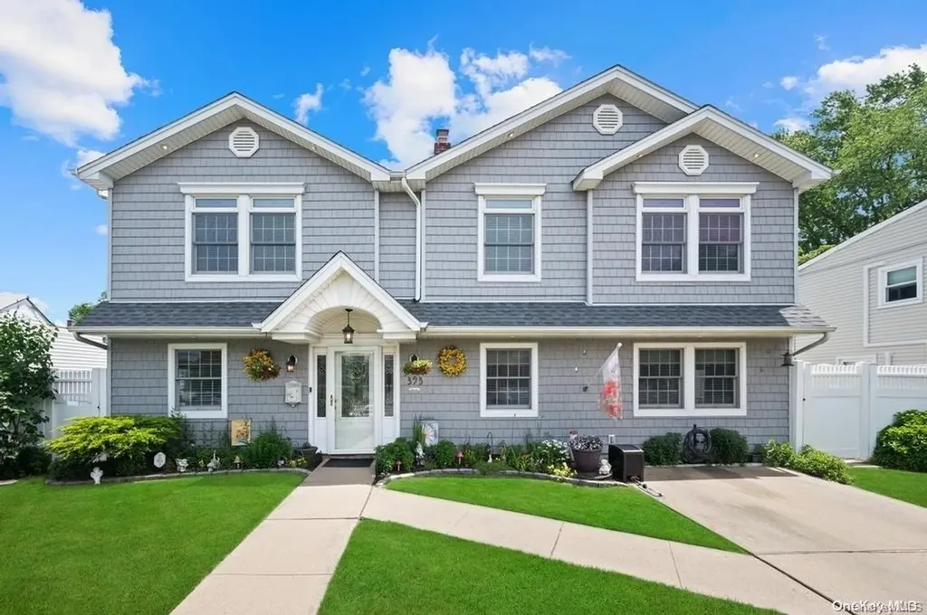 393 Gardiners Avenue Levittown NY 11756