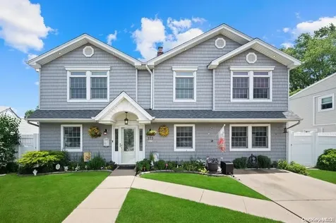 393 Gardiners Avenue Levittown NY 11756