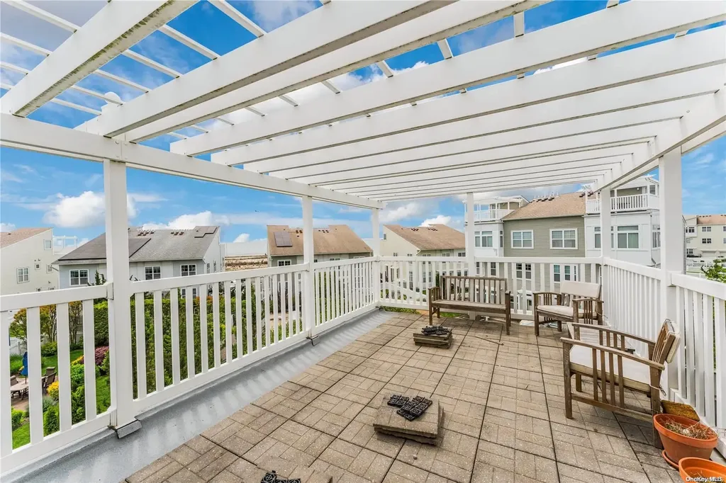 70-05 Catamaran Way Arverne NY 11692
