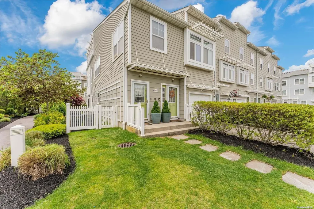 70-05 Catamaran Way Arverne NY 11692