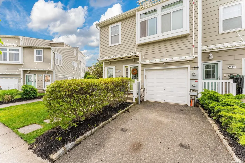 70-05 Catamaran Way Arverne NY 11692