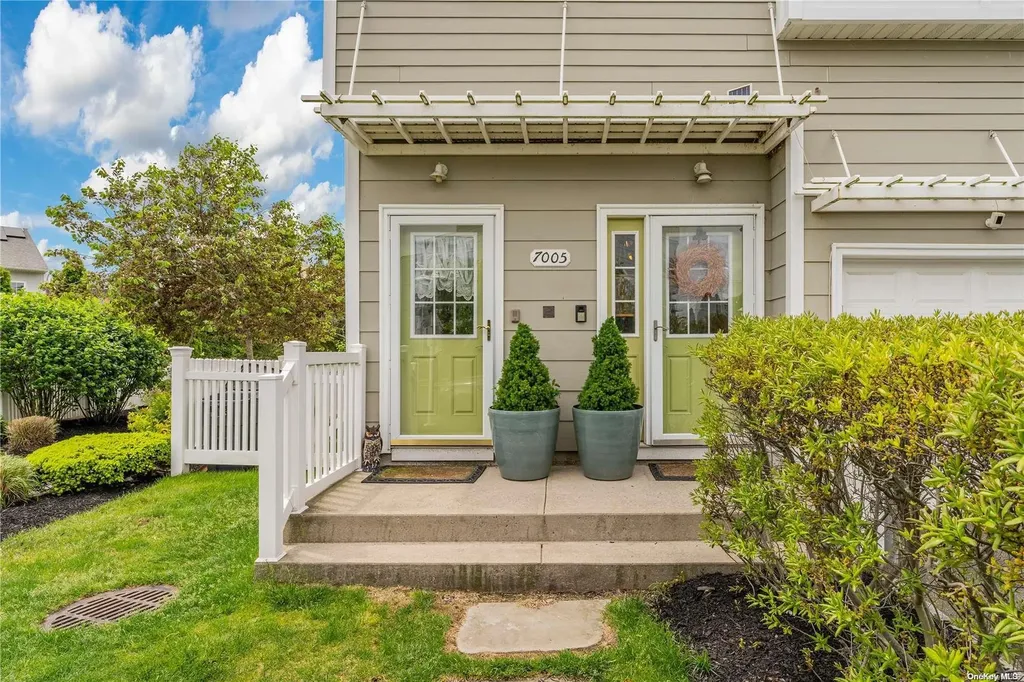 70-05 Catamaran Way Arverne NY 11692
