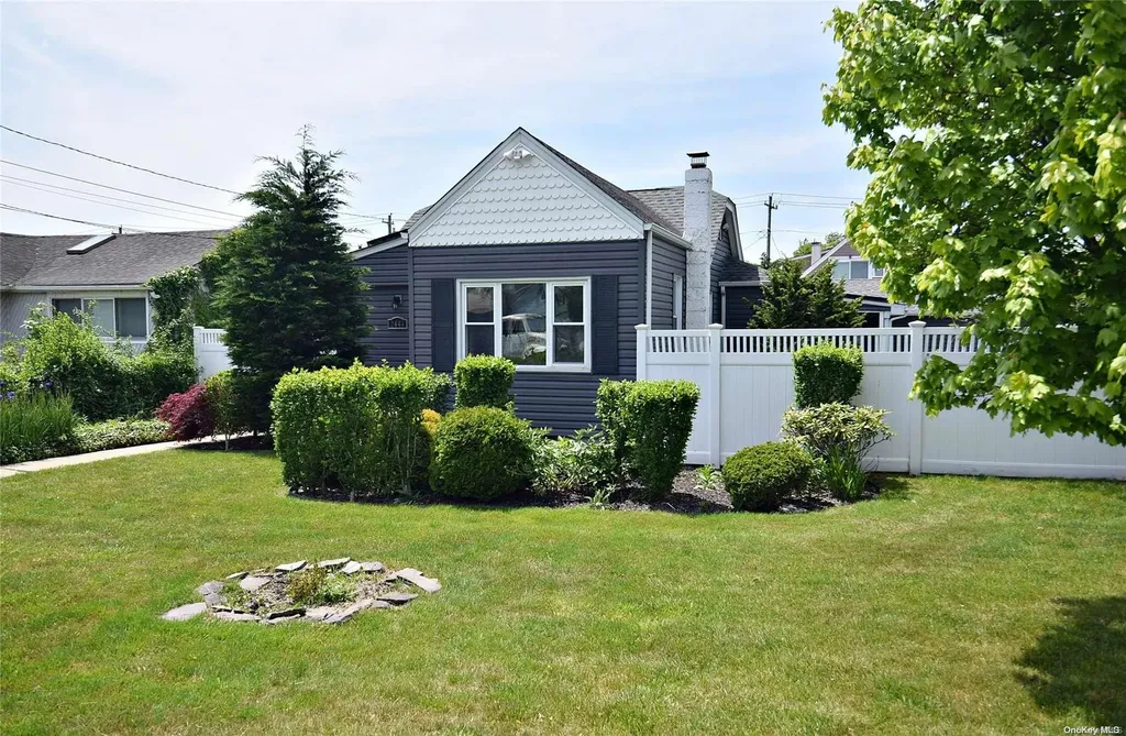 2444 Bayview Avenue Wantagh NY 11793