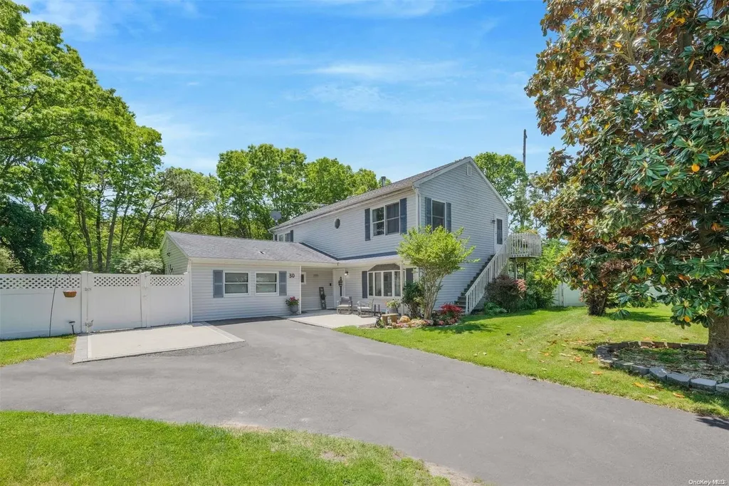 30 Lakeside Drive Ronkonkoma NY 11779