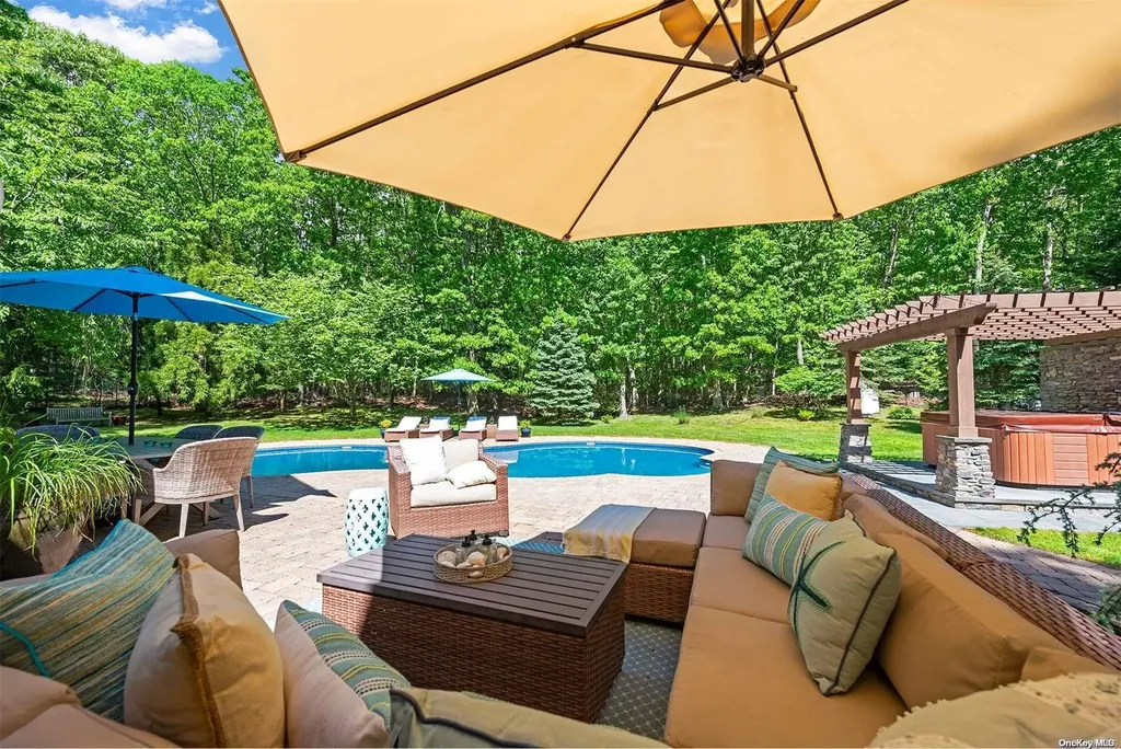 548 Ruggs Path Sag Harbor NY 11963