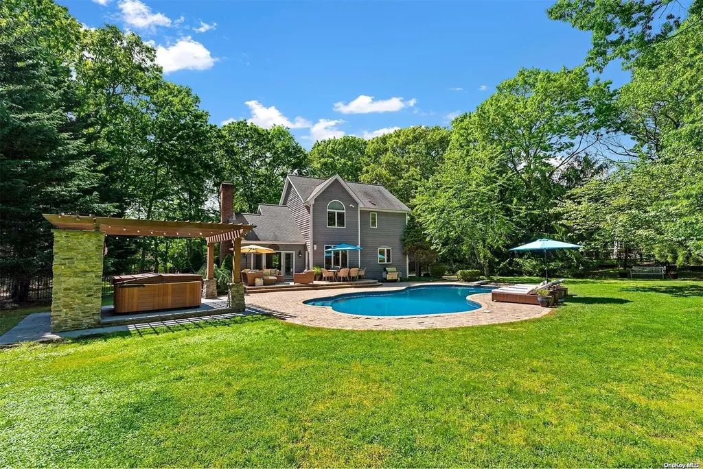 548 Ruggs Path Sag Harbor NY 11963