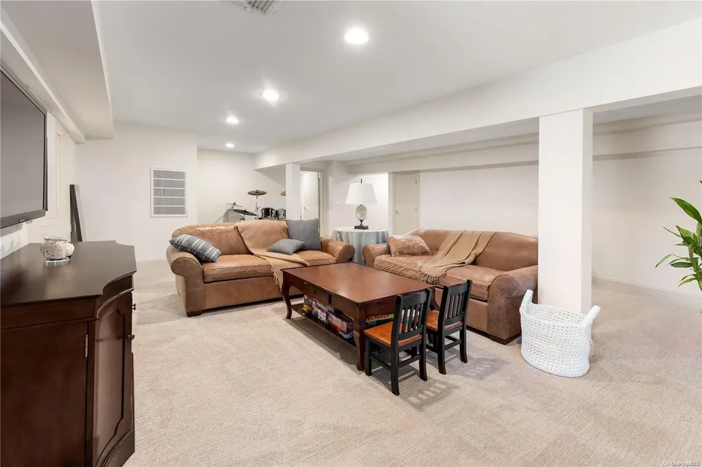 7 Stillwaters Lane Westhampton Beach NY 11978