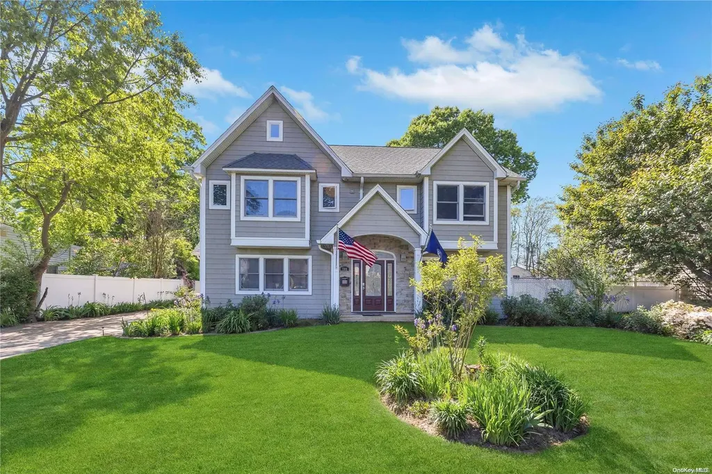 788 Sandra Avenue West Islip NY 11795