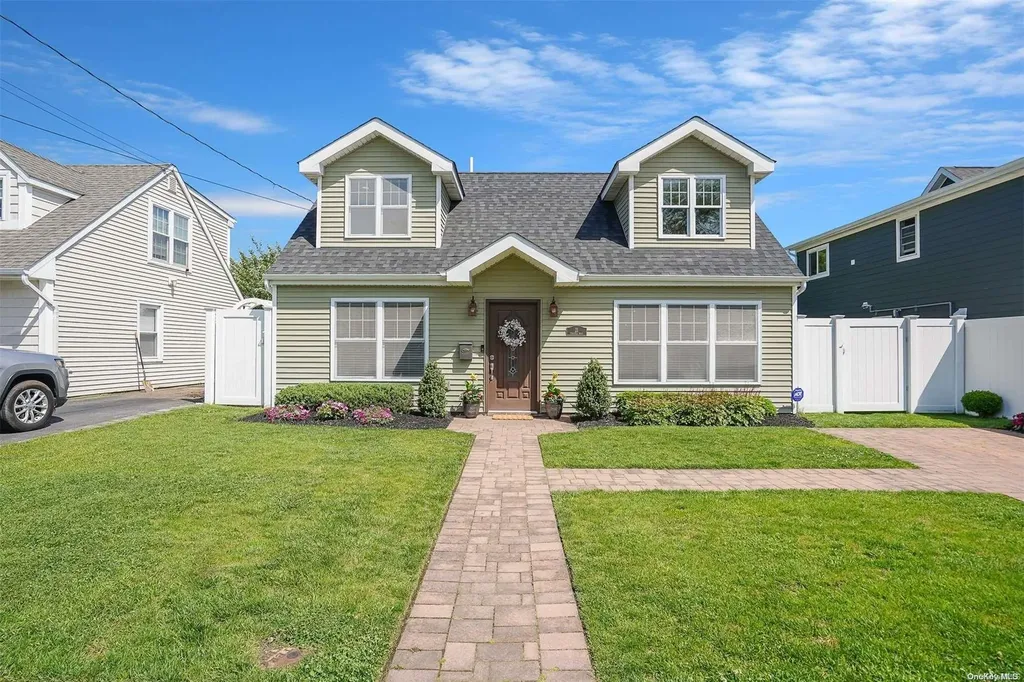 21 Virginia Road Babylon NY 11702