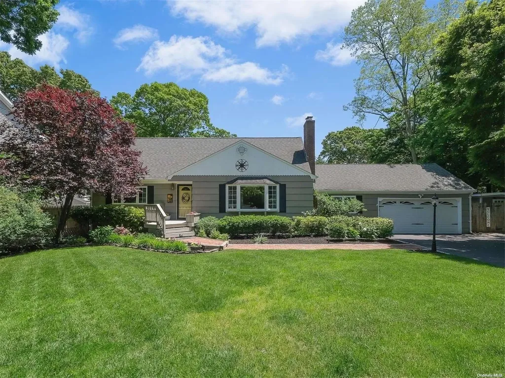 10 Maple Lane Miller Place NY 11764