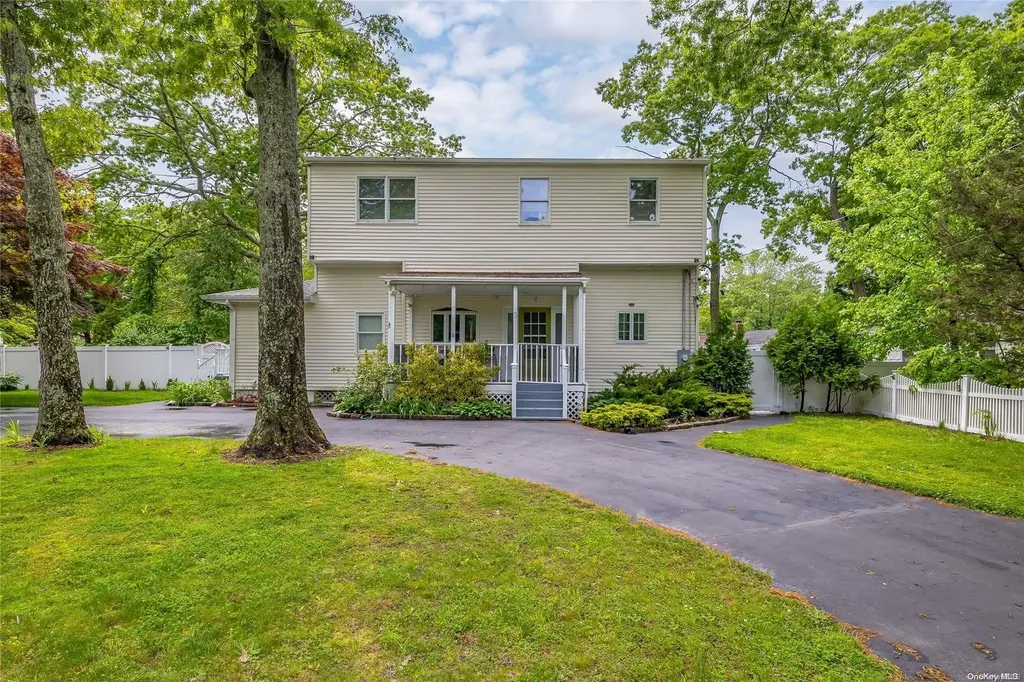3 Loretta Court Coram NY 11727