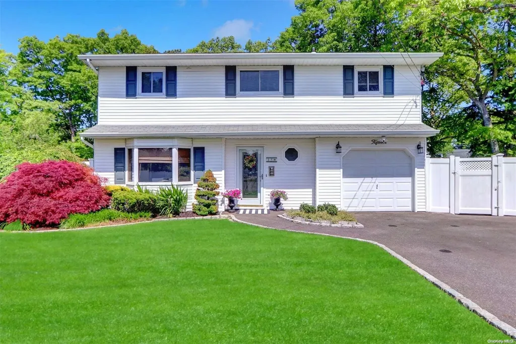 15 Gregg Court Deer Park NY 11729